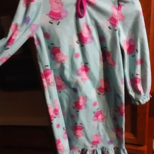 Peppa pig gown 2t very well fit like new wore couple times none smoking